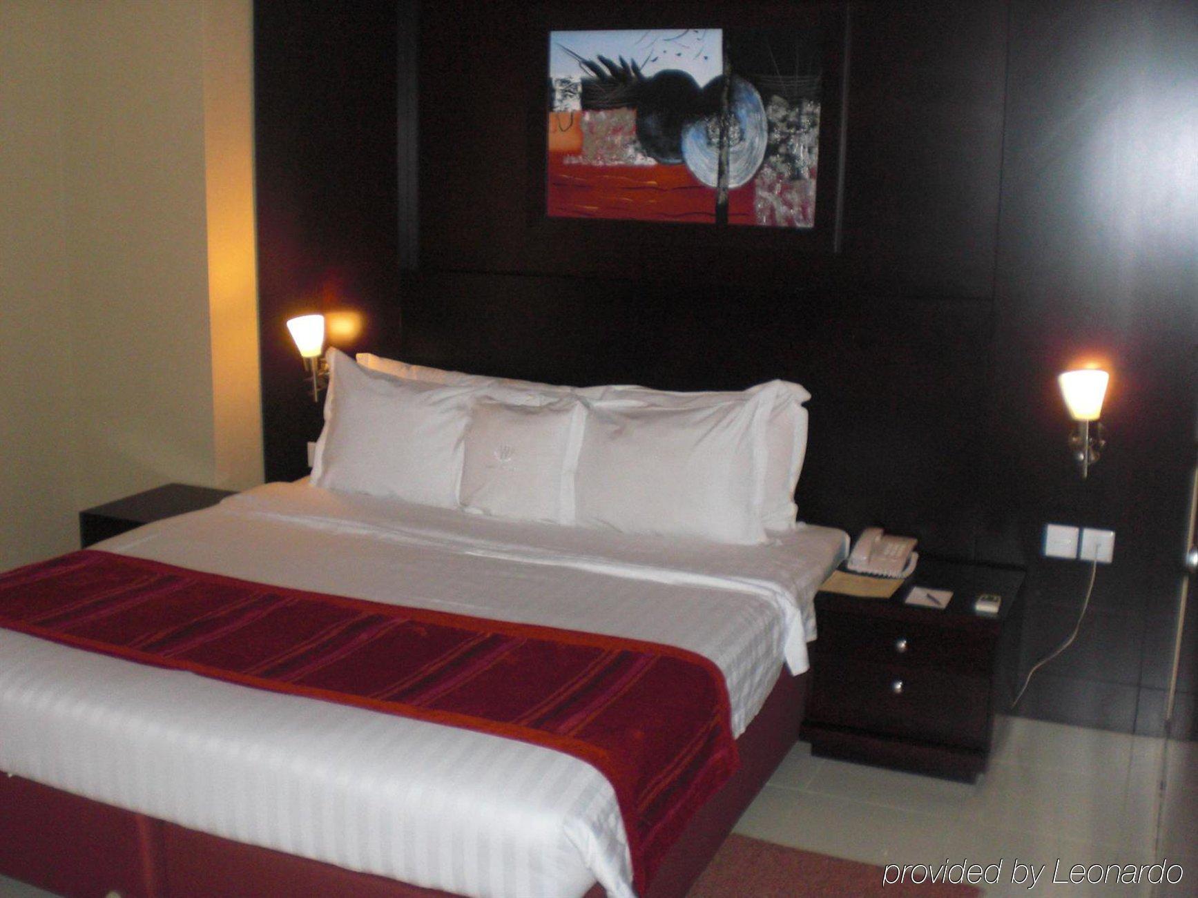 Winchester Grand Hotel Apartment Dubai Room photo