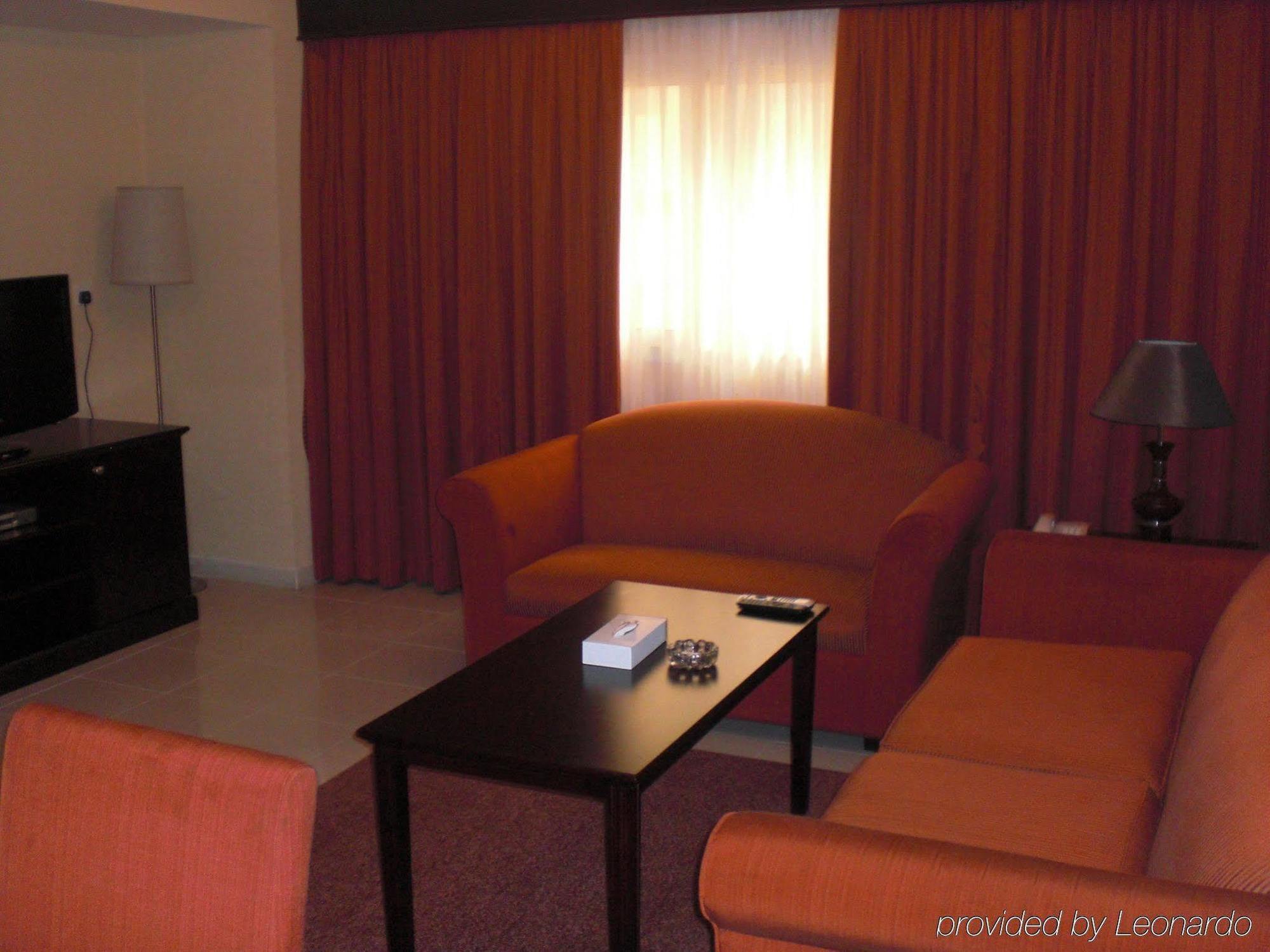 Winchester Grand Hotel Apartment Dubai Room photo